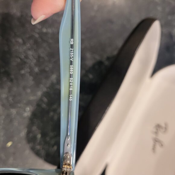 RB2185V Wayfarer Frames with Case - Picture 8 of 8